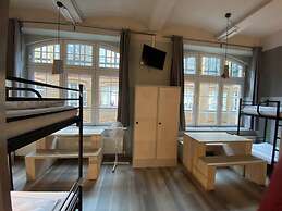 Singer109 Hostel