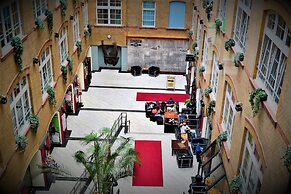 Singer109 Hostel