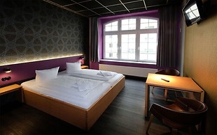 Singer109 Hostel