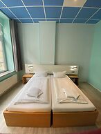 Singer109 Hostel