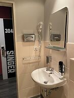 Singer109 Hostel