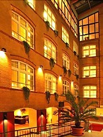 Singer109 Hostel
