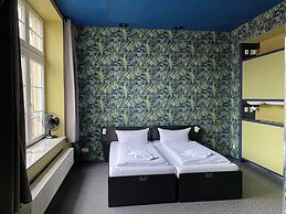 Singer109 Hostel