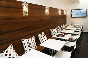 Q Hotel