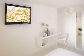 Q Hotel