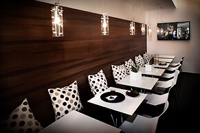Q Hotel