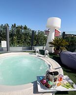 Q Hotel
