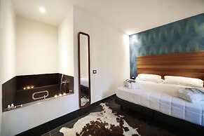 Q Hotel