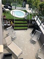 Q Hotel