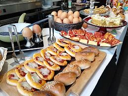Q Hotel