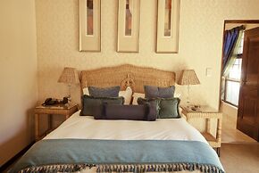 Lourie Lodge