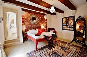 Chapel 5 Suites
