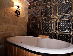 Chapel 5 Suites