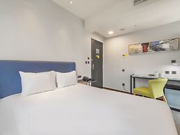CHECK inn Taipei Xinyi