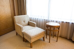 Golden Crown China Hotel