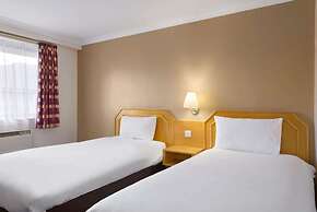 Days Inn by Wyndham Hamilton