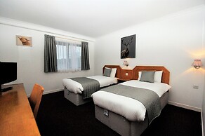 Days Inn by Wyndham Hamilton