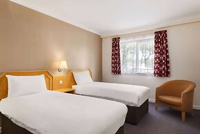 Days Inn by Wyndham Hamilton