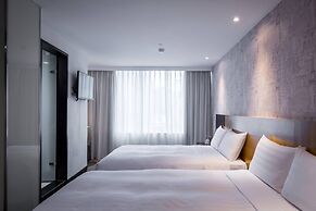 Hotel B