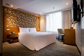 Hotel B