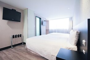 Hotel B