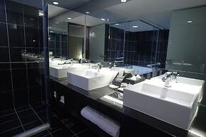 Hotel B