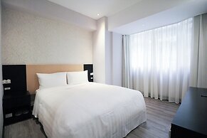 Hotel B