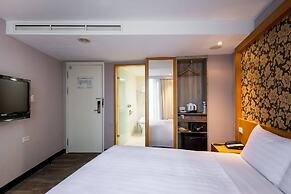 Hotel B