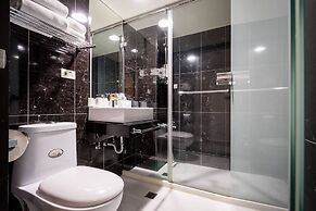 Hotel B
