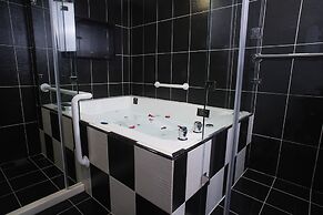 Hotel B