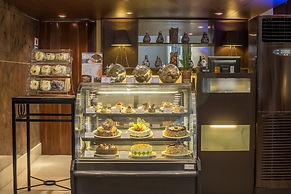 The B Hotel
