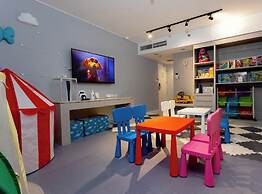 The B Hotel