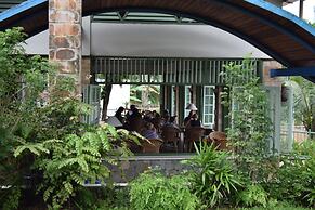 Hotel Deli River