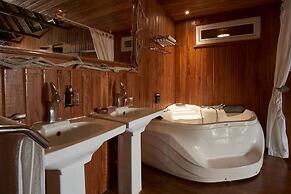 Catembe Gallery Hotel