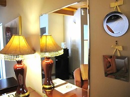 Hudson Manor Inn