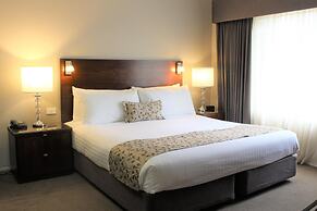 Carlyle Suites & Apartments