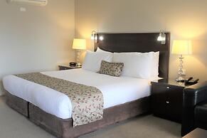 Carlyle Suites & Apartments