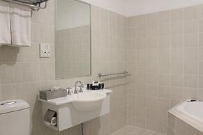 Carlyle Suites & Apartments