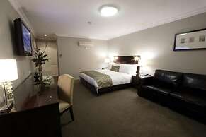 Carlyle Suites & Apartments