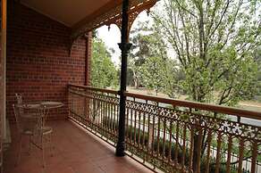Carlyle Suites & Apartments