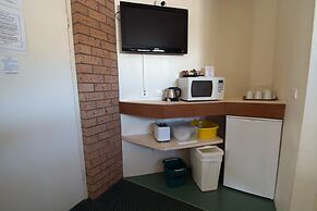 Anchor Bay Motel