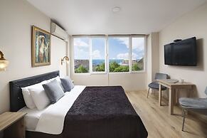 Serenity Hotel