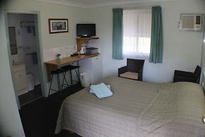 Lake Forbes Motel