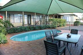 Lake Forbes Motel