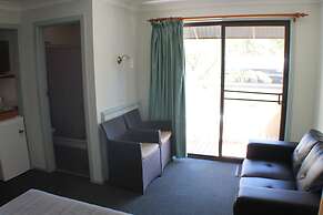 Lake Forbes Motel