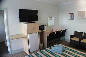 Lake Forbes Motel