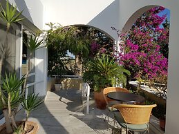 Mantenia Hotel