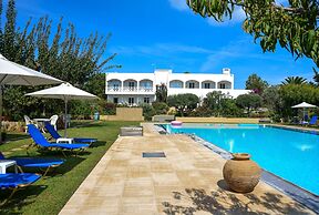 Mantenia Hotel