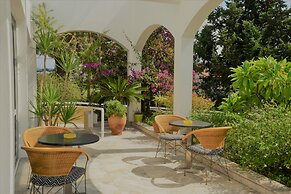 Mantenia Hotel