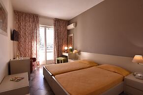 Mantenia Hotel
